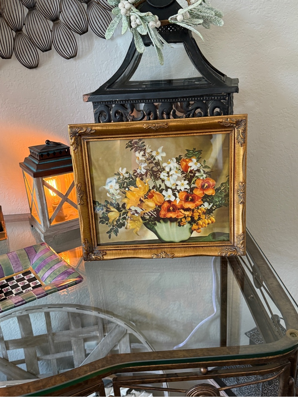 Mid Century Floral Still Life Print in Gold Wood Frame with Easel - Picture 8 of 9